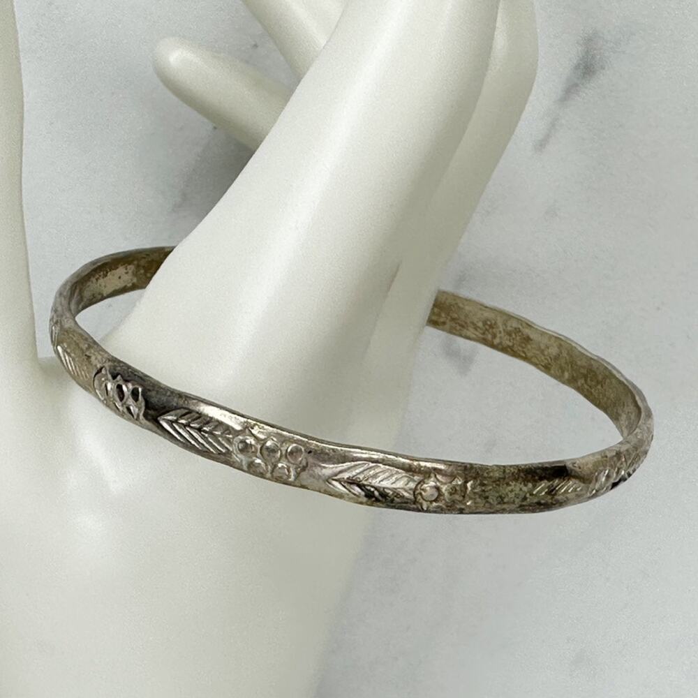 Vintage Mexico Embossed Floral Leaf Silver Tone Bangle Bracelet ✨